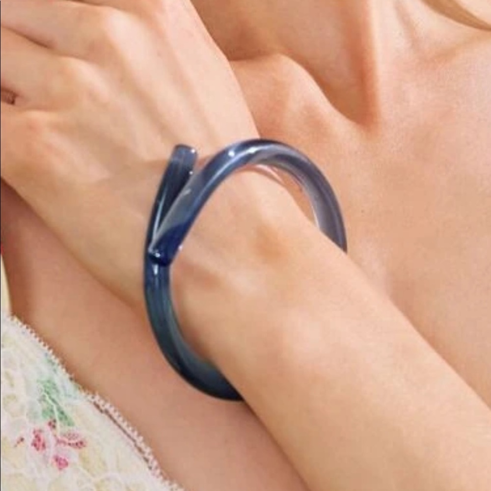 NWOT Clear Acrylic Bracelet